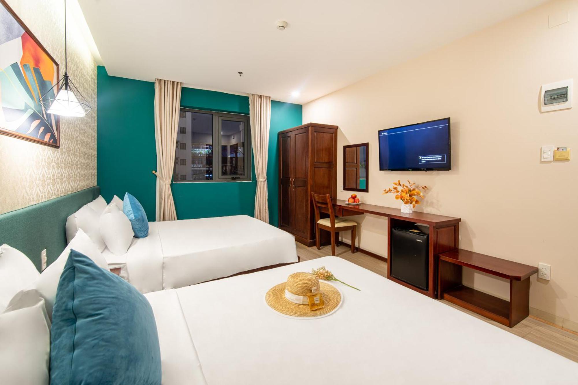 Отель May Beach Hotel