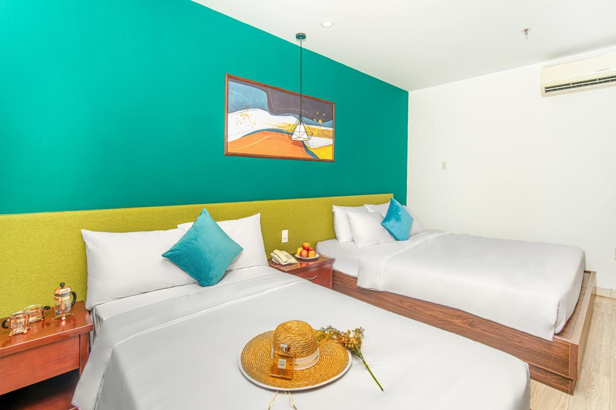 May Beach Hotel Отель Дананг