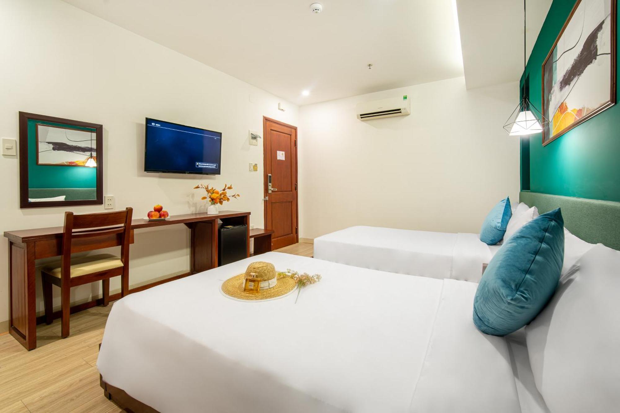 Отель May Beach Hotel 4*