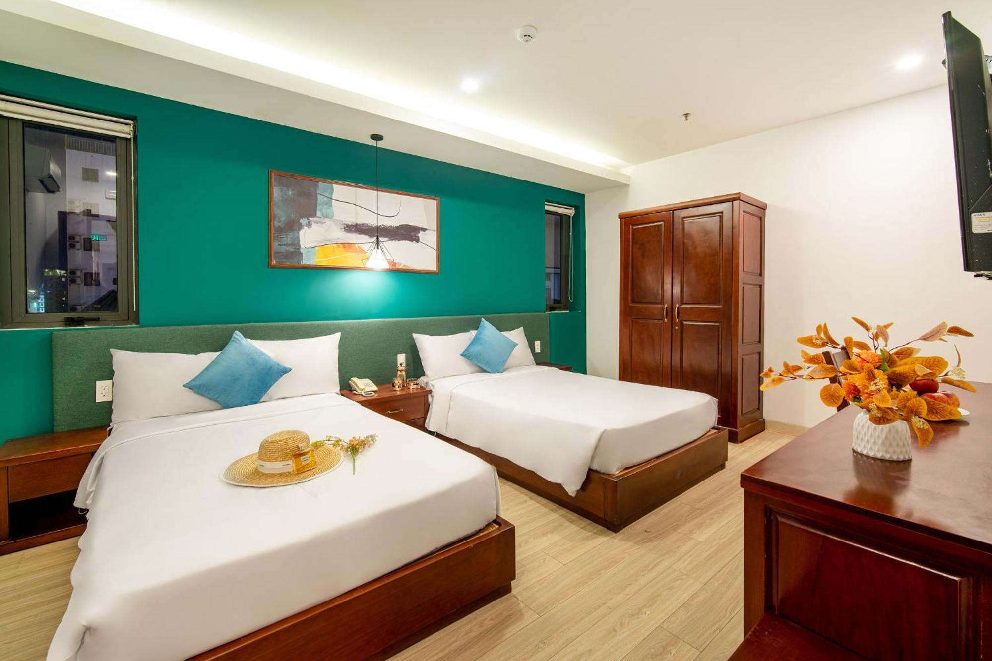 Отель May Beach Hotel