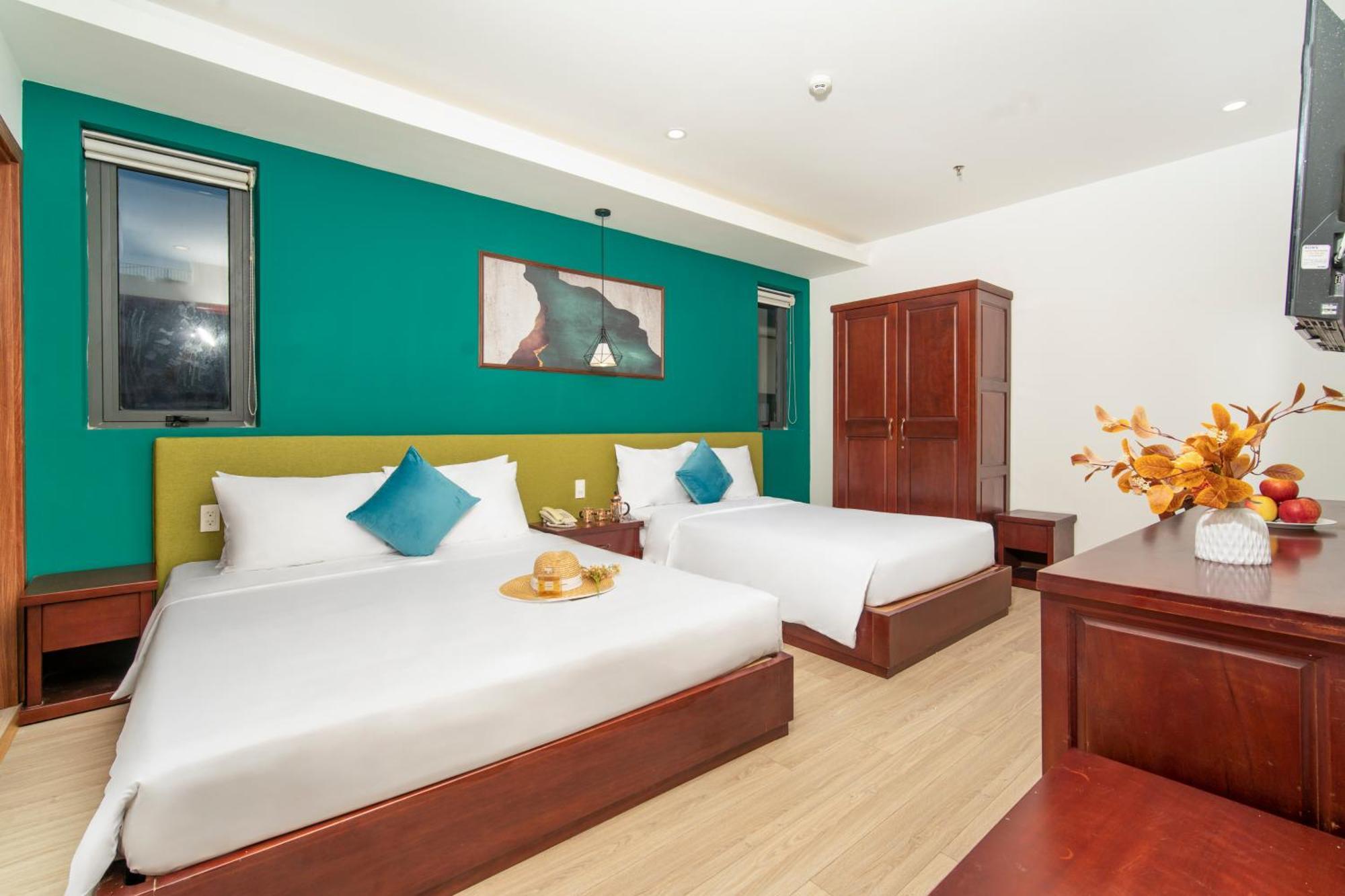 May Beach Hotel Отель Дананг